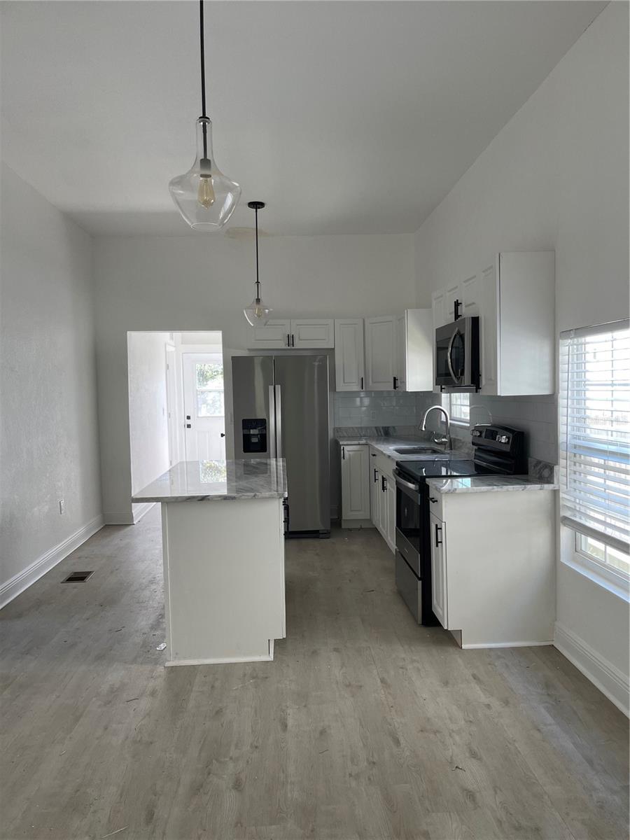 Image 9 of 34 For 114 Amelia Avenue