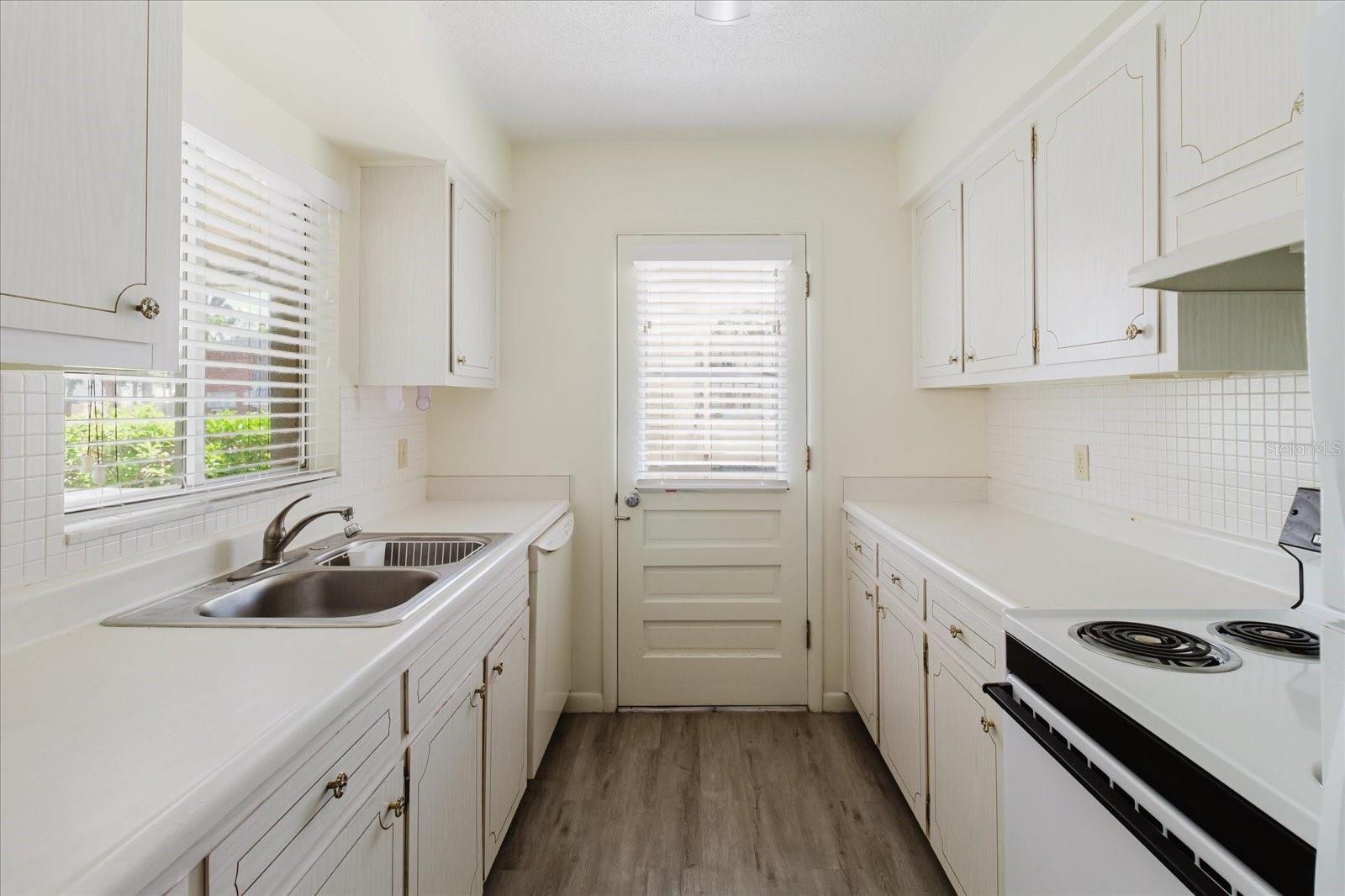 Image 18 of 44 For 2348 Shelley Street 2