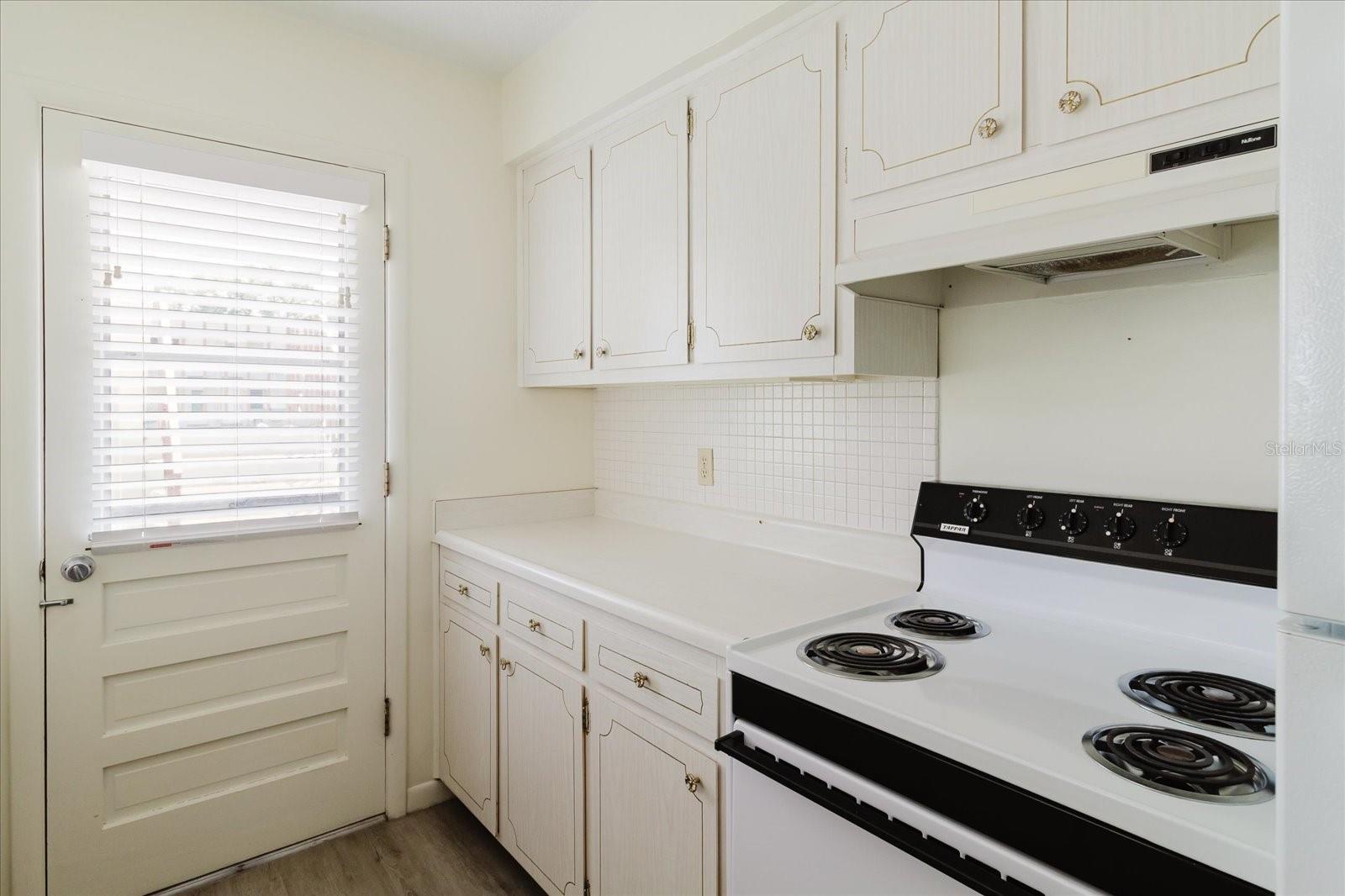 Image 19 of 44 For 2348 Shelley Street 2