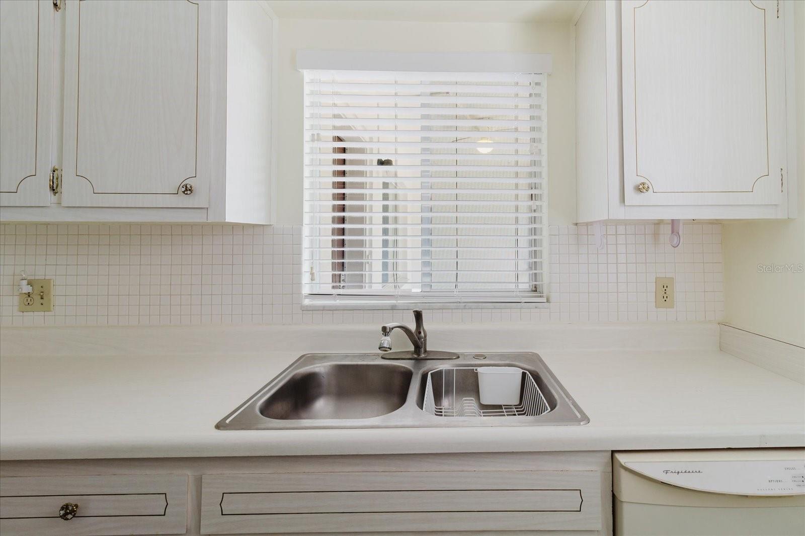 Image 22 of 44 For 2348 Shelley Street 2