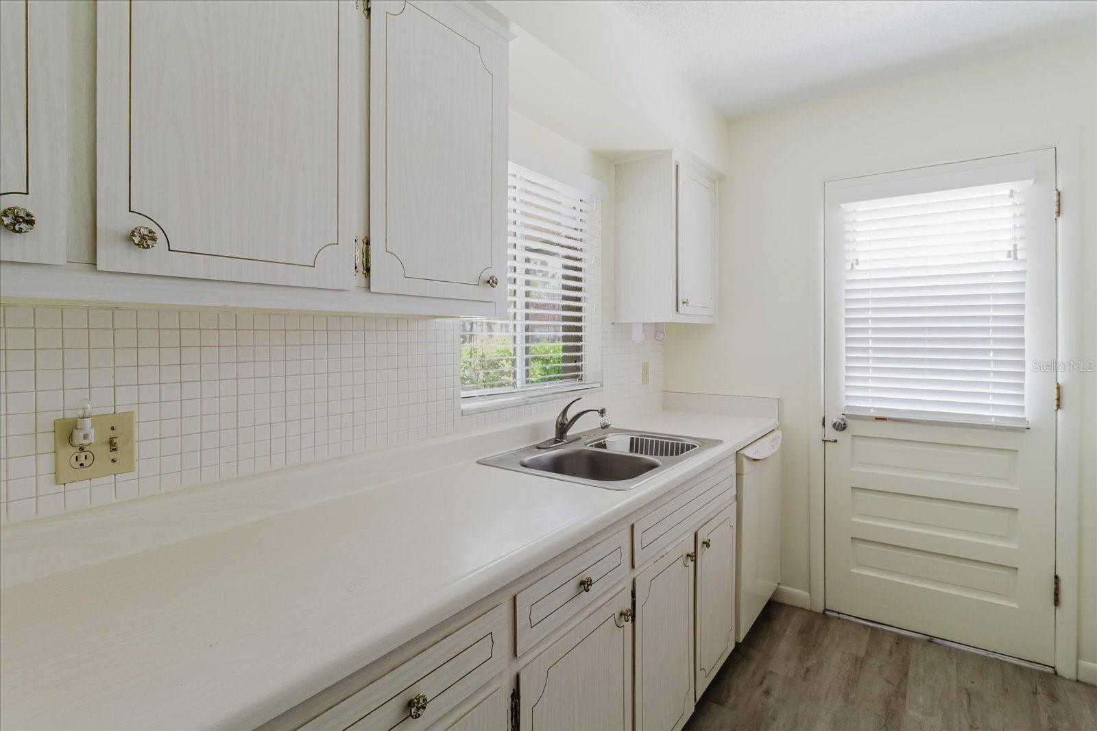 Image 23 of 44 For 2348 Shelley Street 2