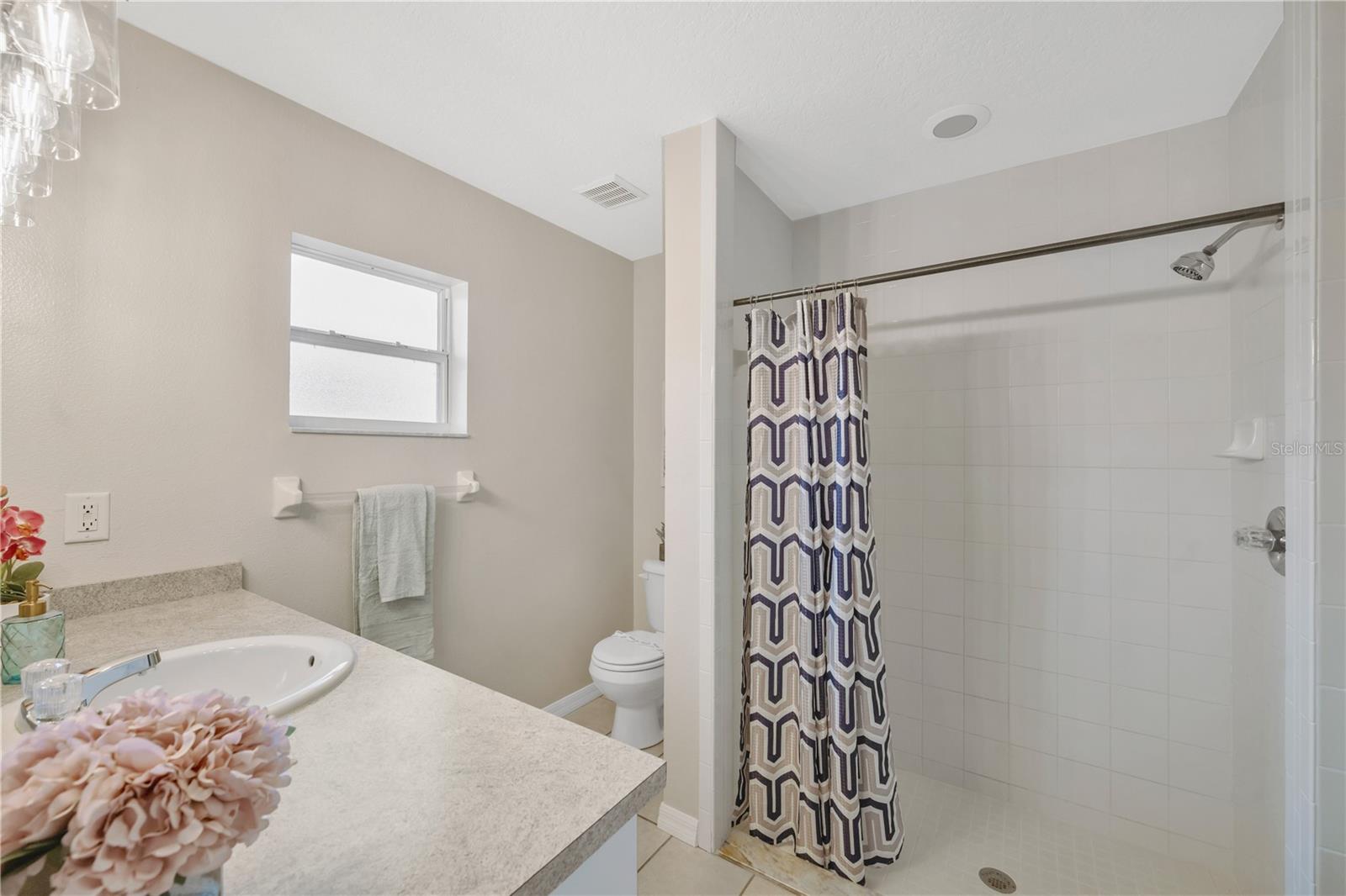 Image 16 of 25 For 909 Mobley Street