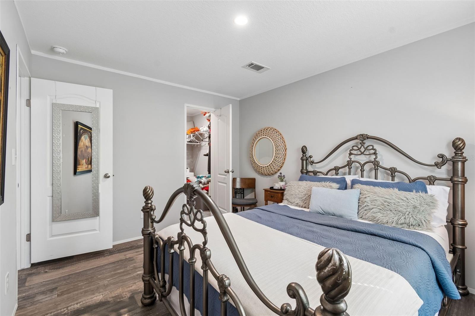 Image 17 of 37 For 6527 Angus Valley Drive