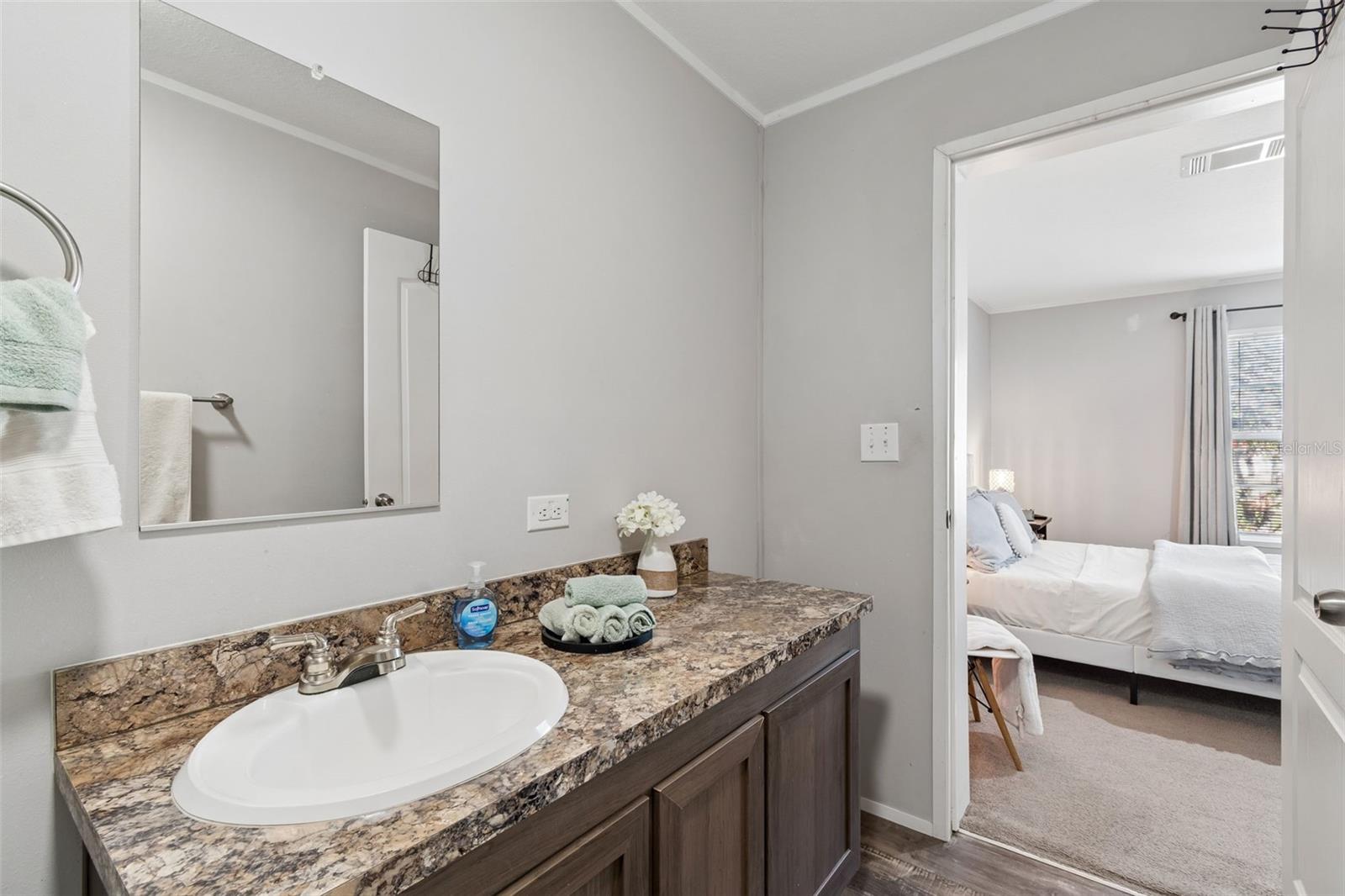 Image 21 of 37 For 6527 Angus Valley Drive