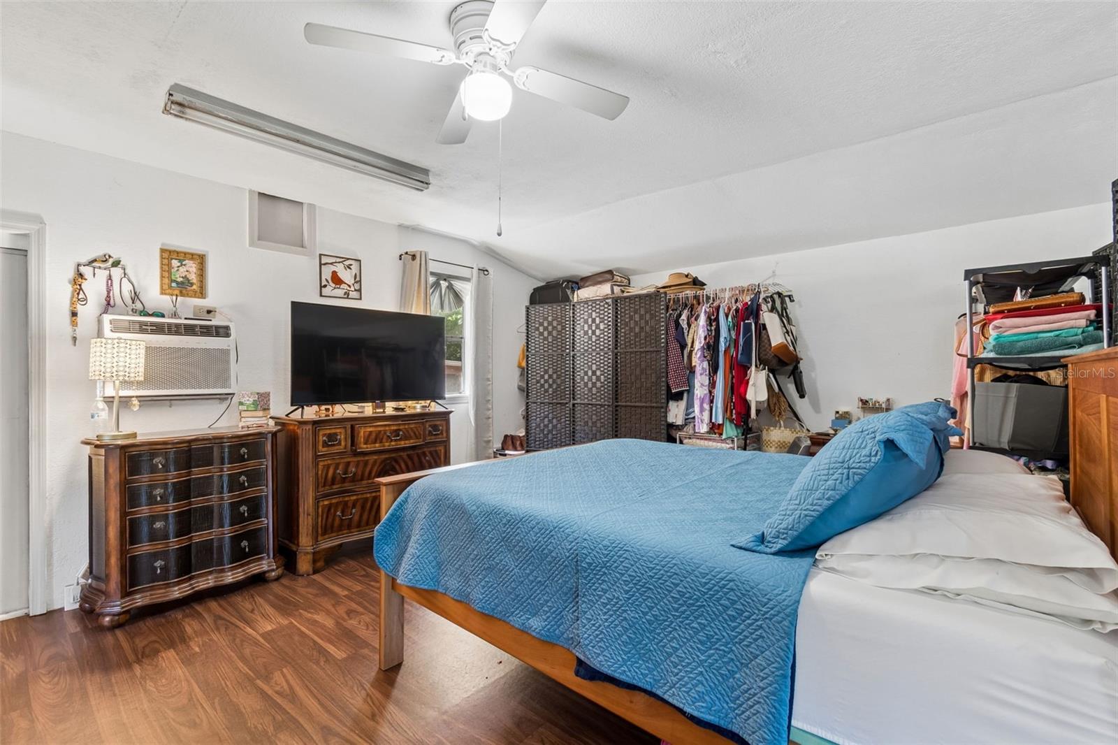 Image 26 of 37 For 6527 Angus Valley Drive