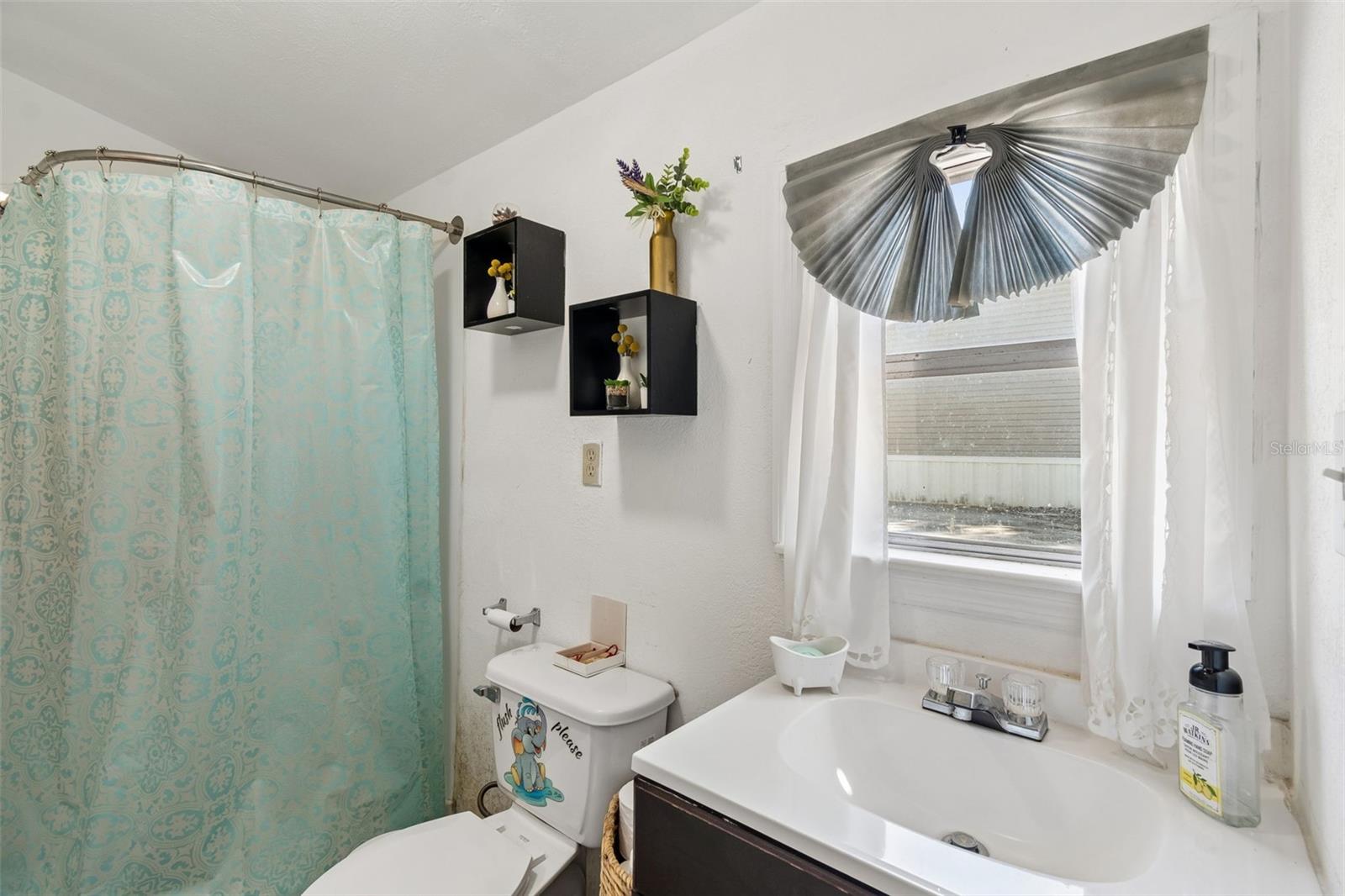 Image 28 of 37 For 6527 Angus Valley Drive