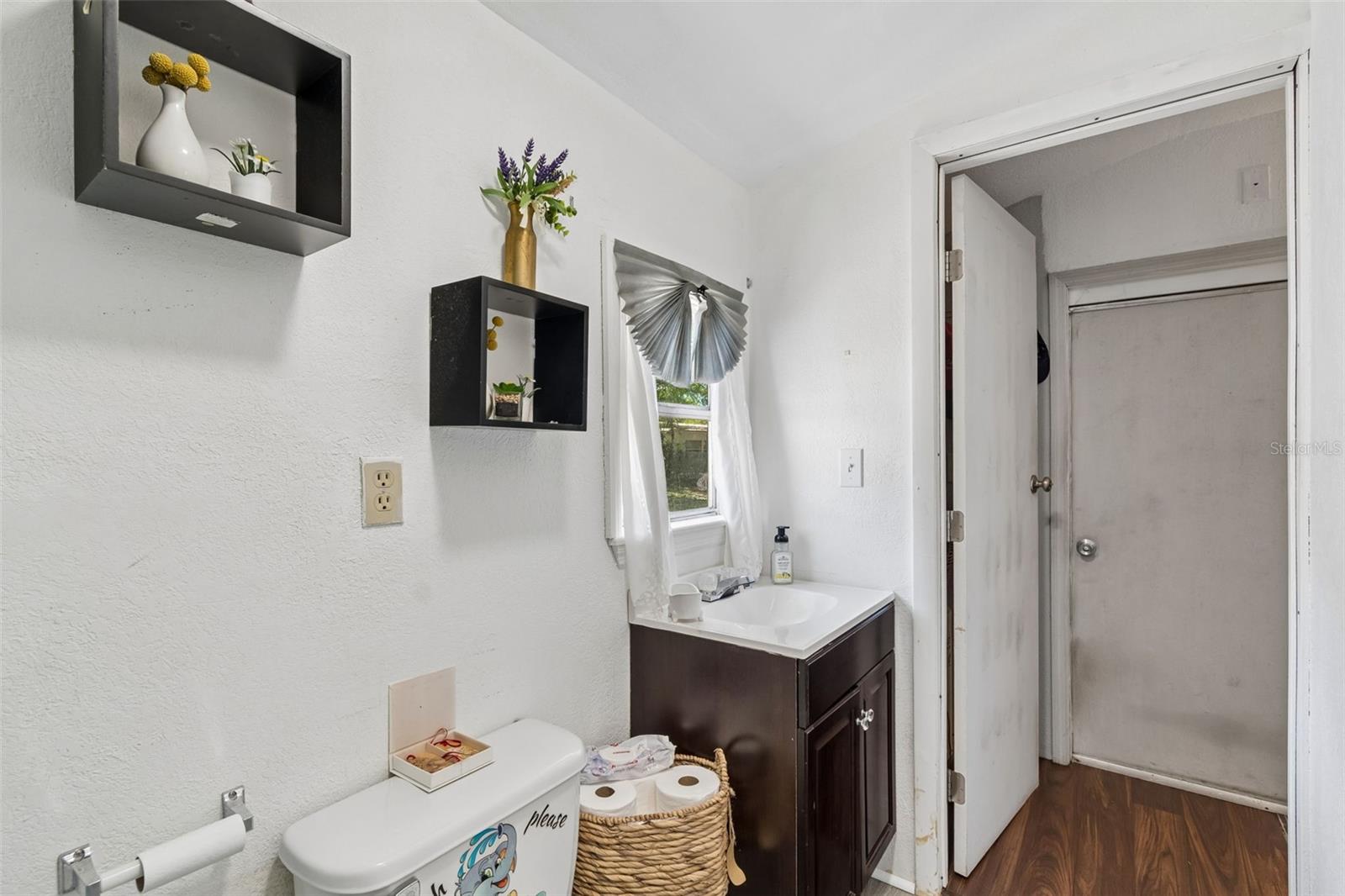 Image 29 of 37 For 6527 Angus Valley Drive