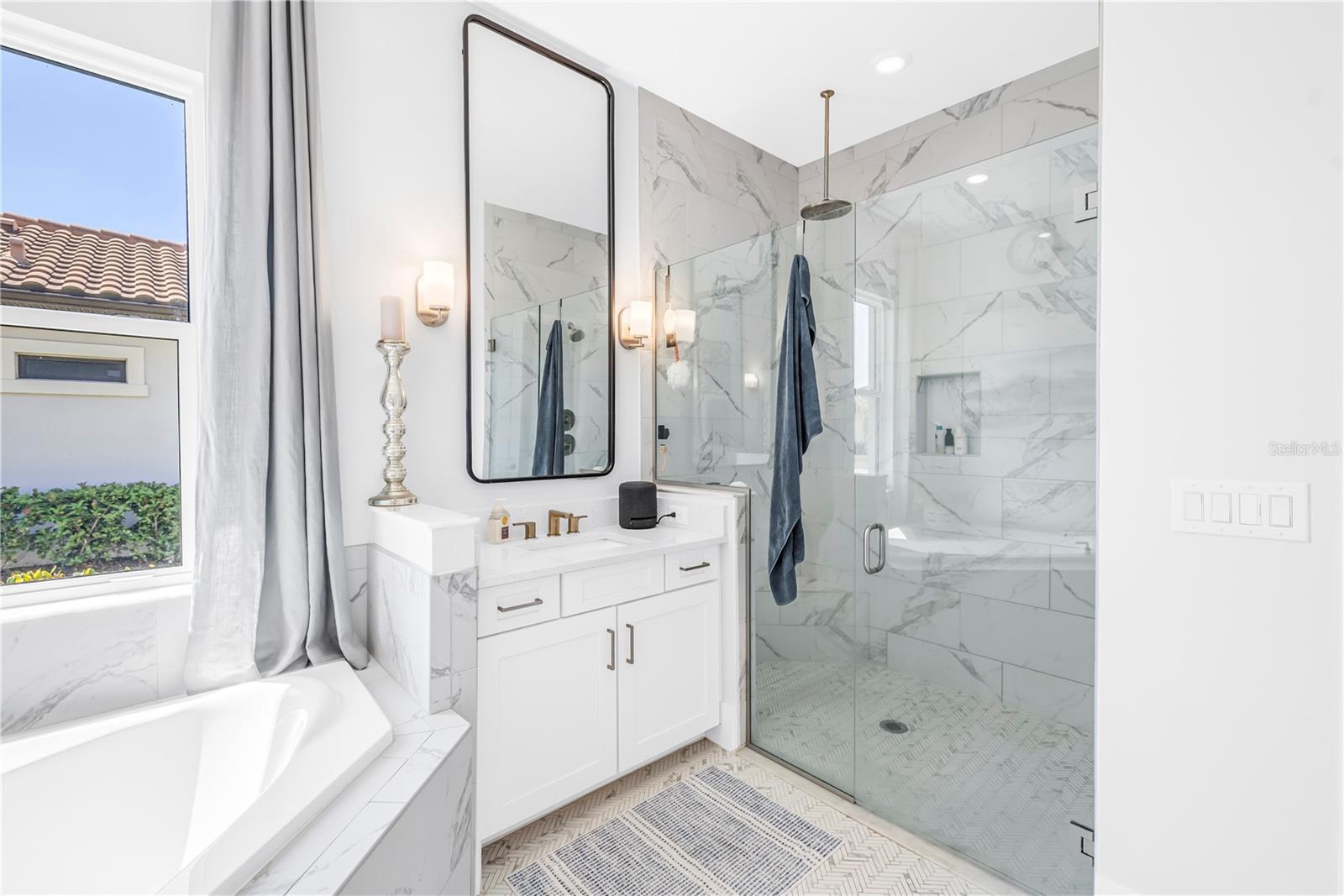 Image 32 of 78 For 513 17th Avenue E