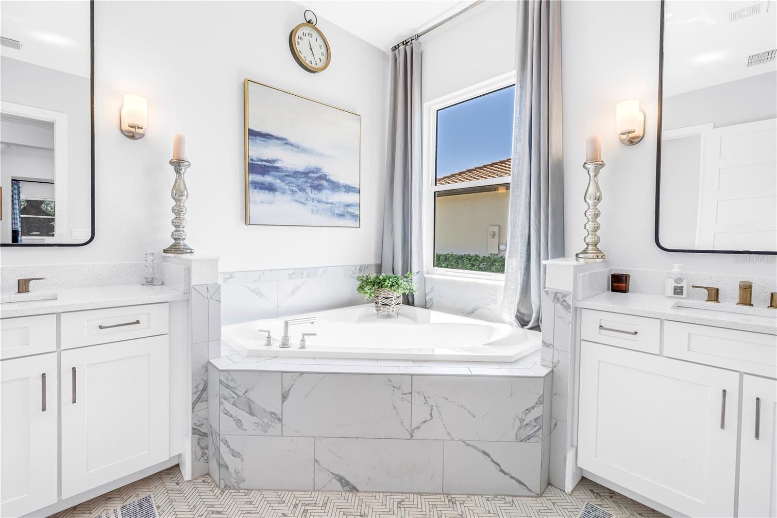 Image 33 of 78 For 513 17th Avenue E