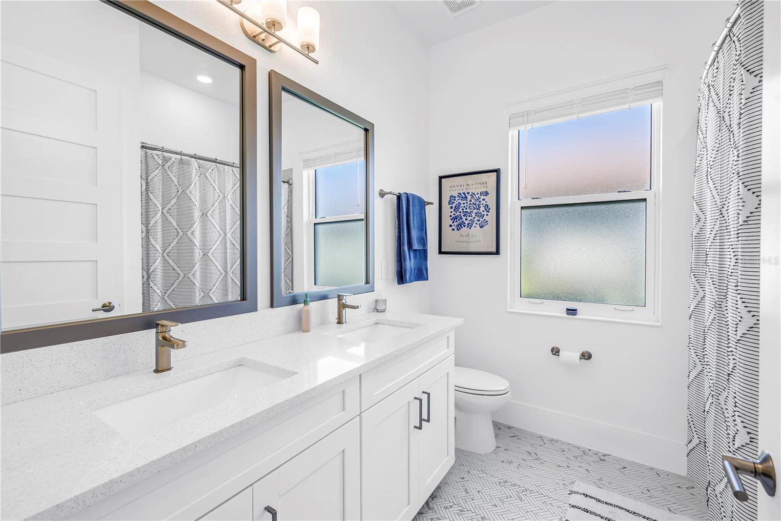 Image 37 of 78 For 513 17th Avenue E