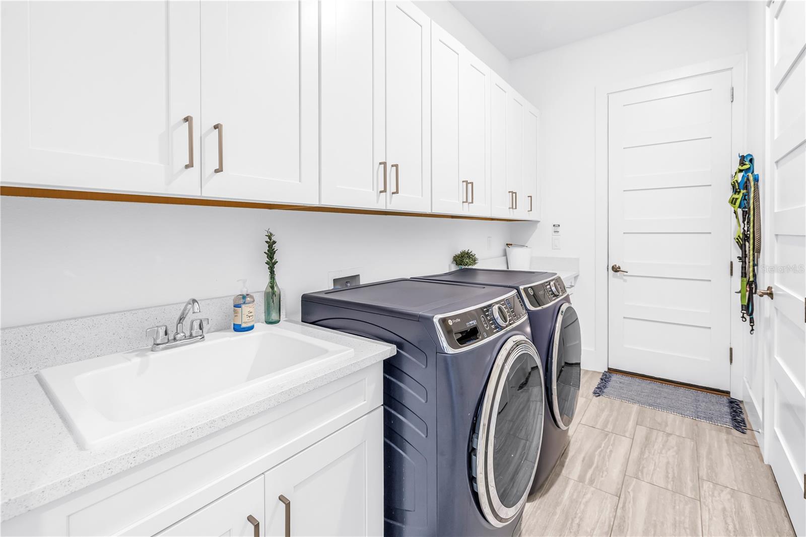 Image 44 of 78 For 513 17th Avenue E