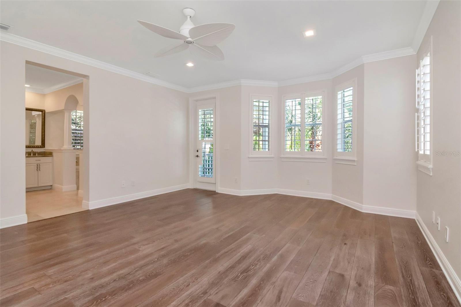 Image 23 of 83 For 947 Hemingway Circle