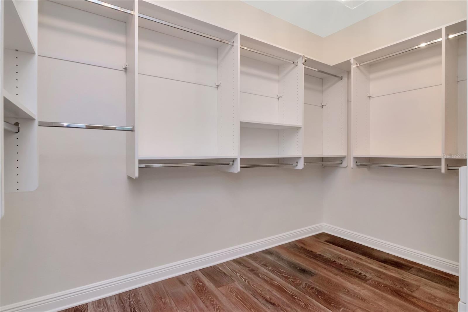 Image 25 of 83 For 947 Hemingway Circle