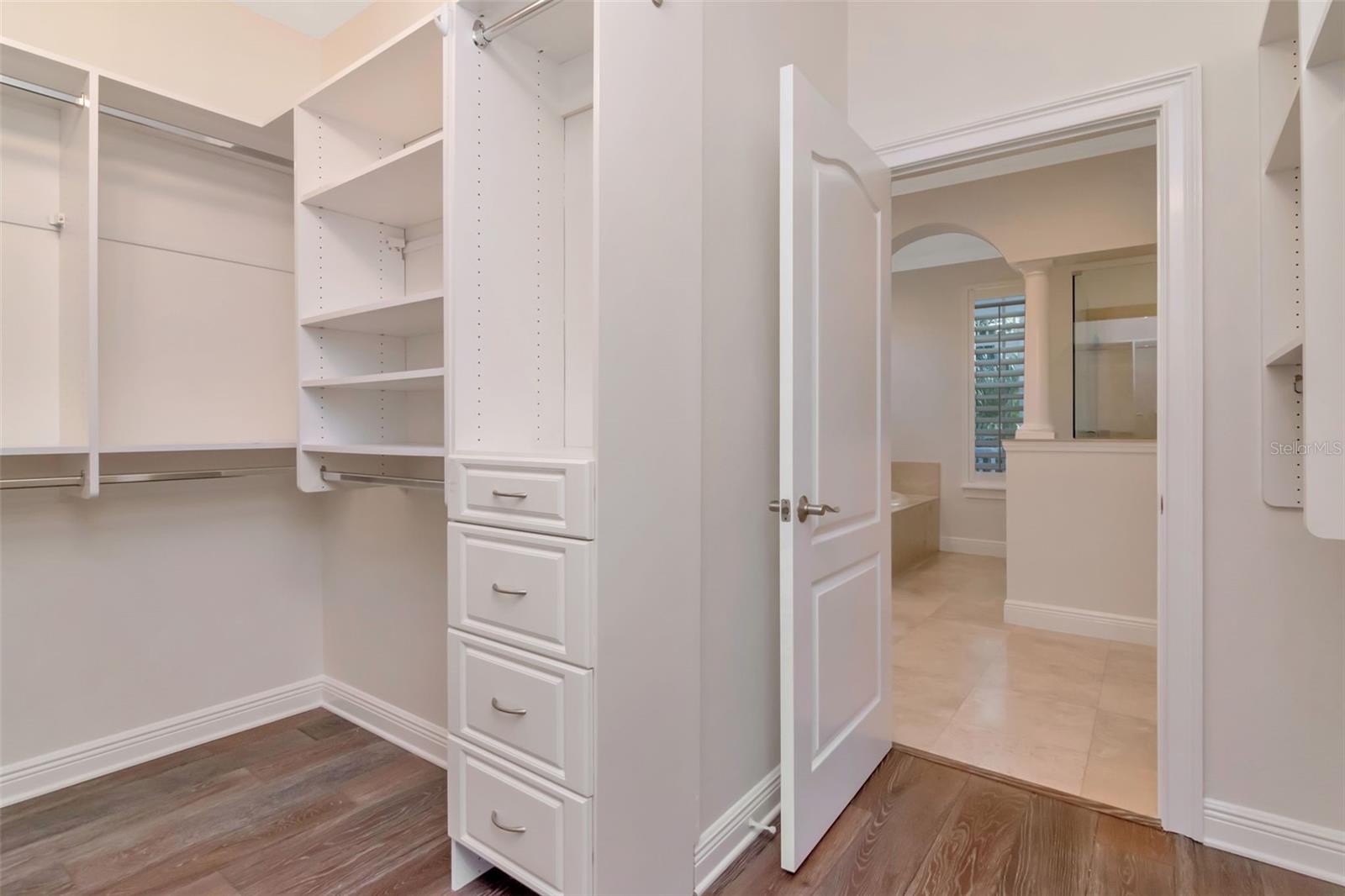 Image 26 of 83 For 947 Hemingway Circle