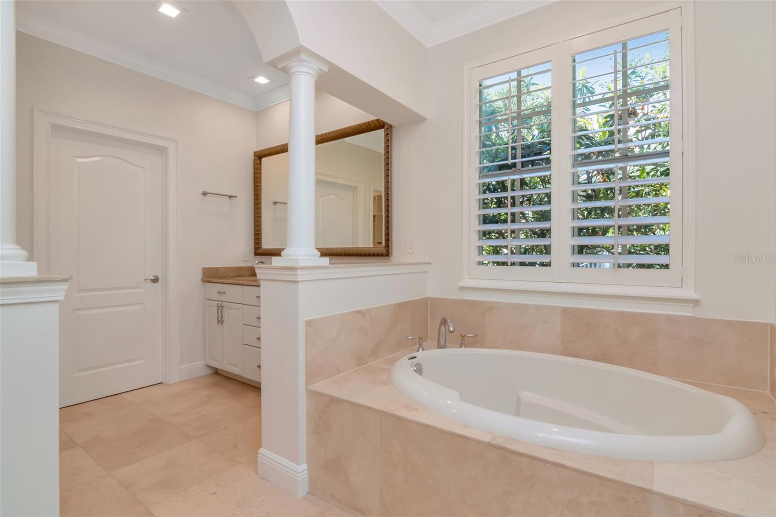 Image 29 of 83 For 947 Hemingway Circle