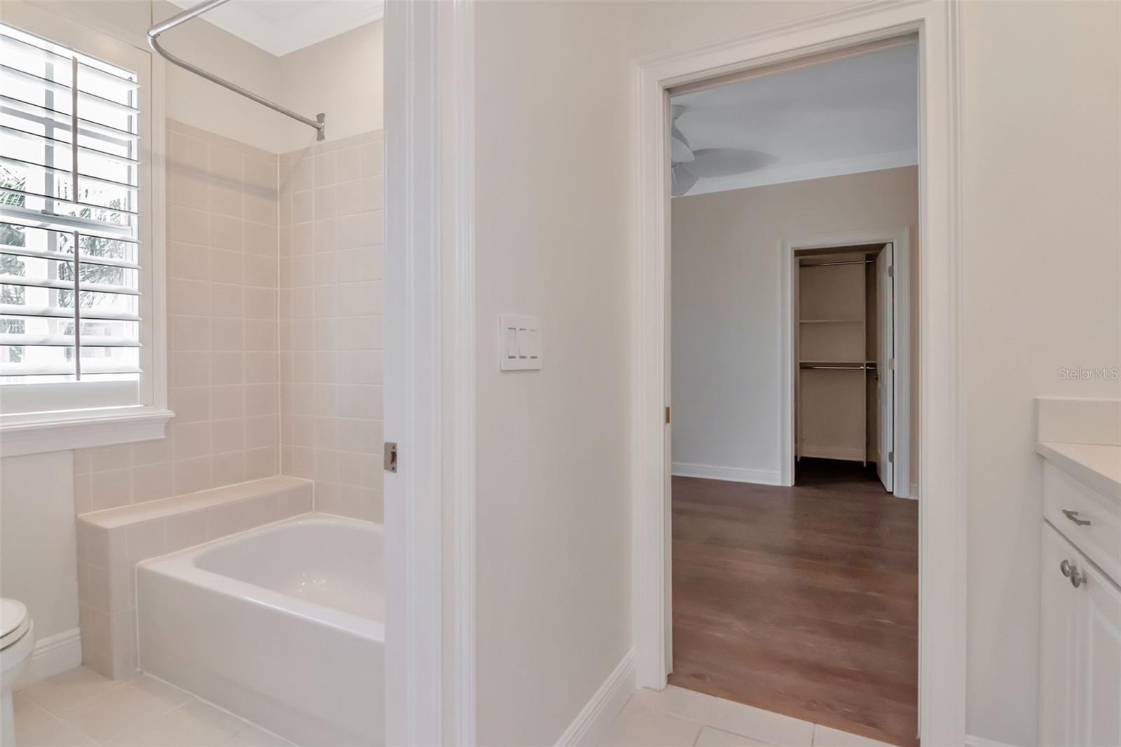 Image 46 of 83 For 947 Hemingway Circle