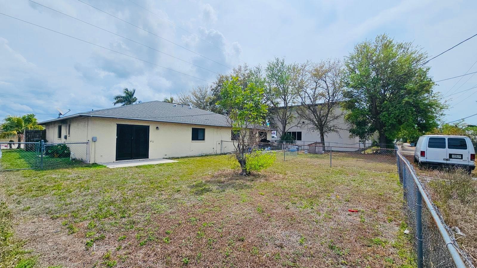 Image 17 of 17 For 3026 Santa Barbara Boulevard