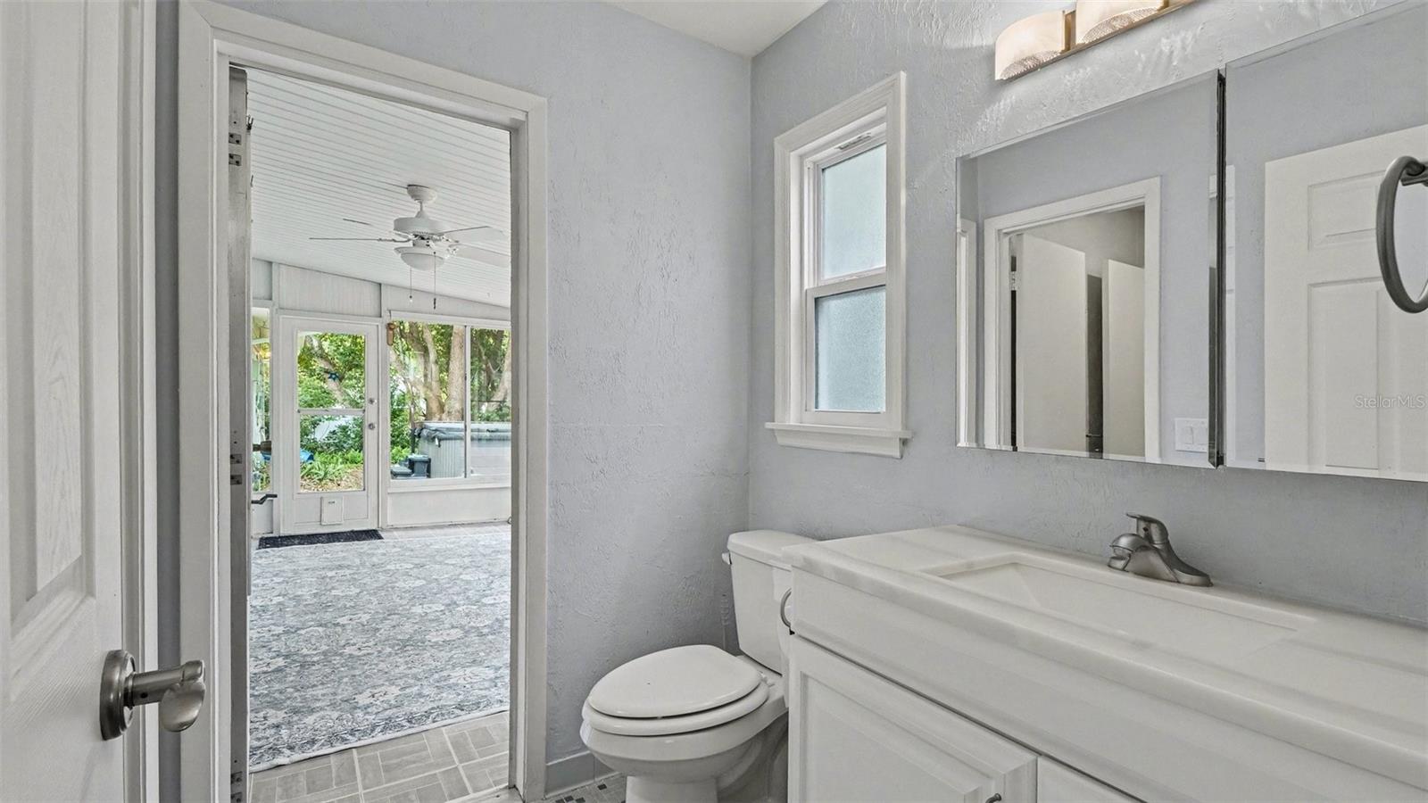 Listing photo id 10 for 2434 Gardenia Drive