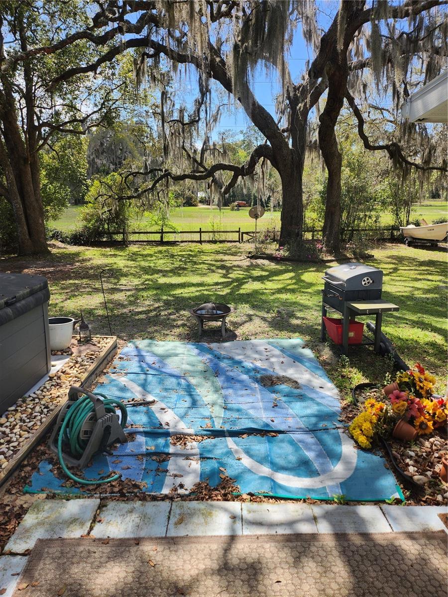 Listing photo id 16 for 2434 Gardenia Drive