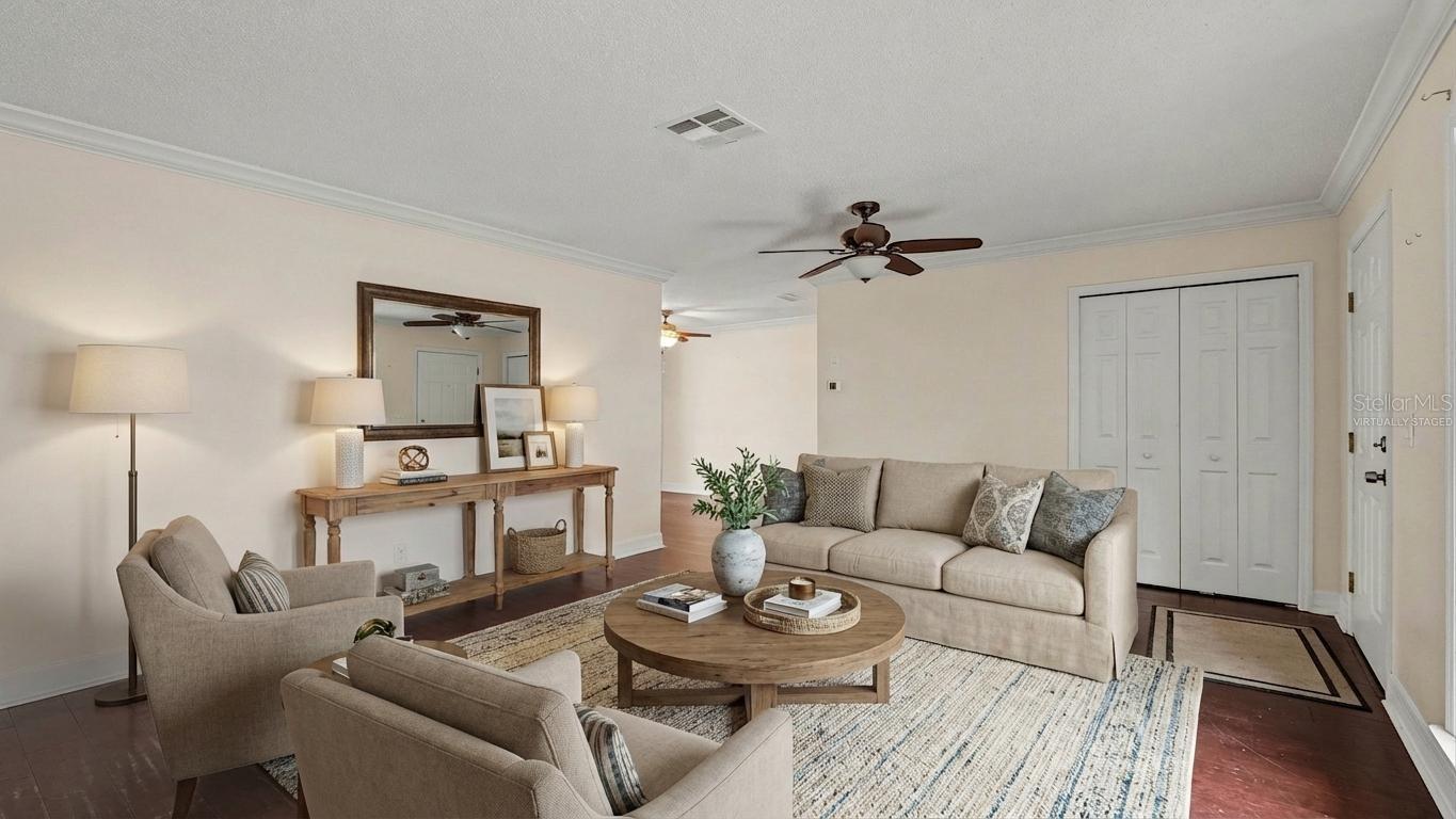 Listing photo id 1 for 2434 Gardenia Drive