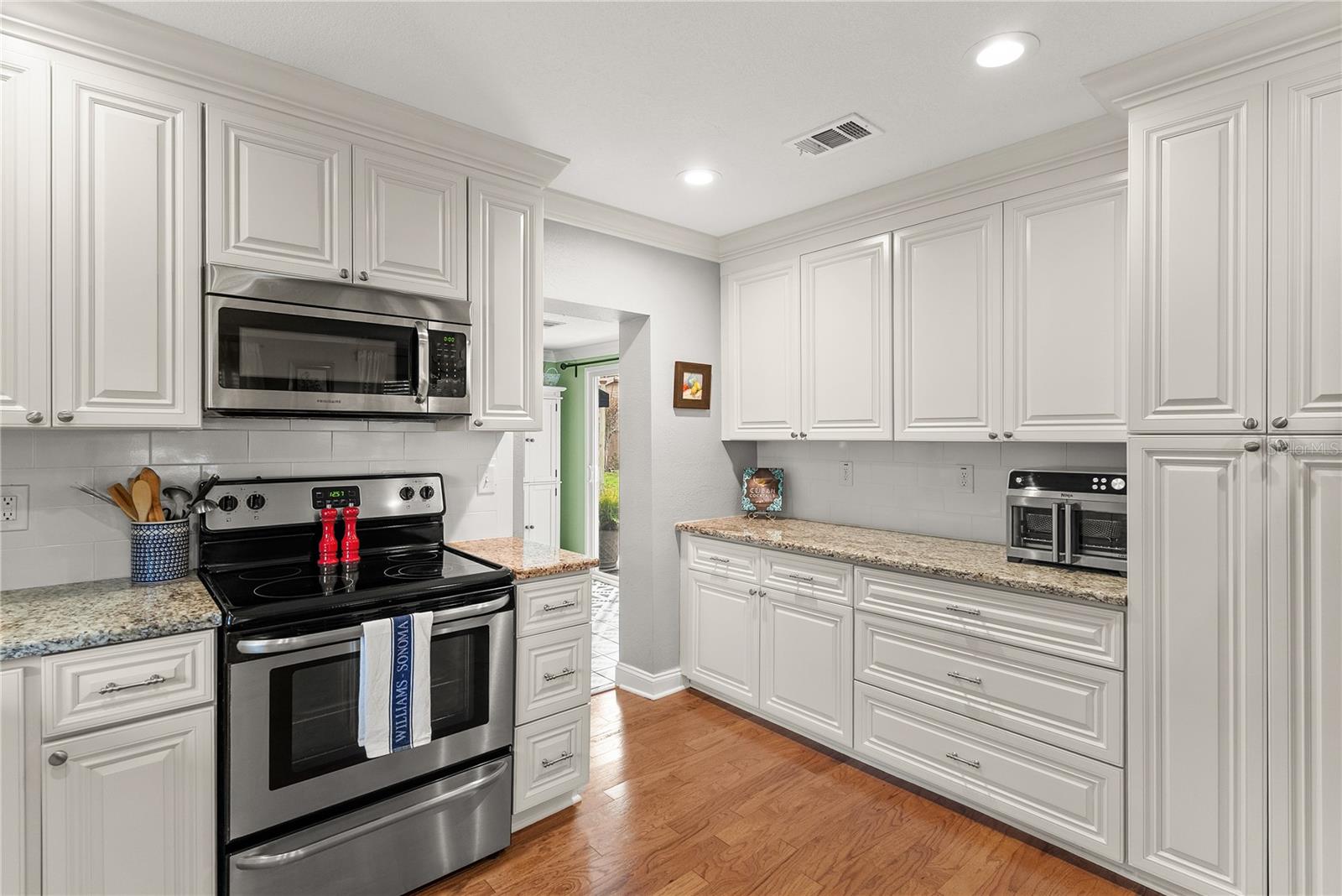 Image 10 of 38 For 1421 Hanna Avenue