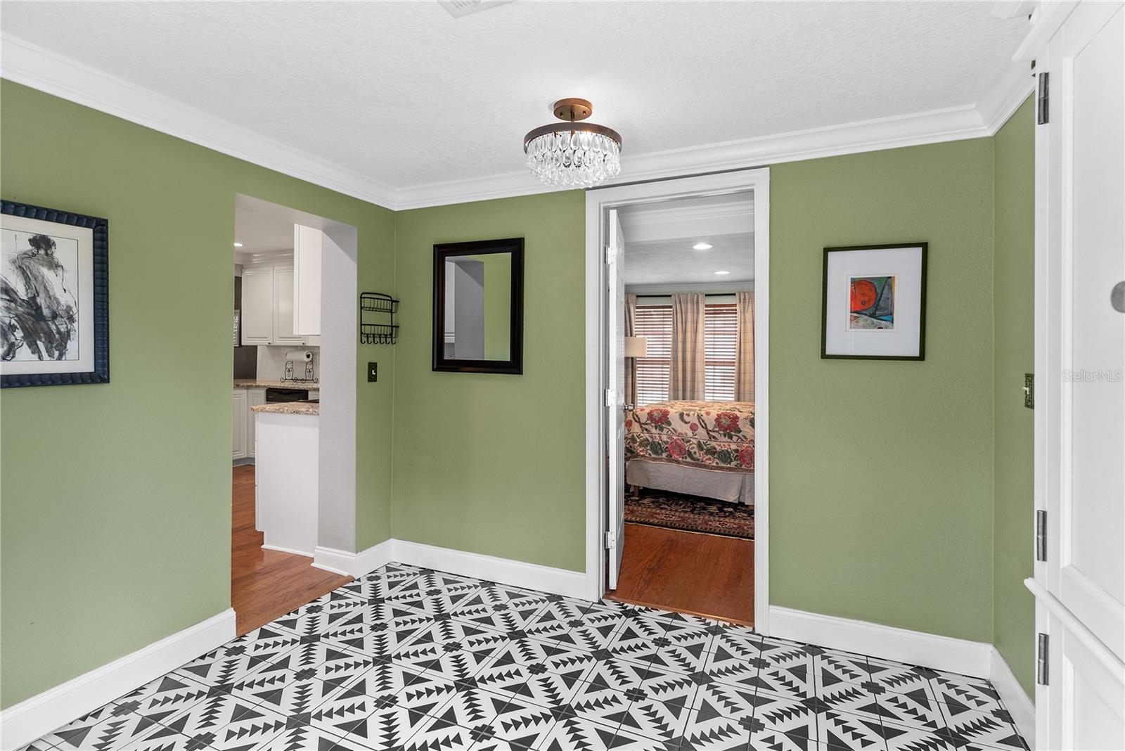 Image 15 of 38 For 1421 Hanna Avenue