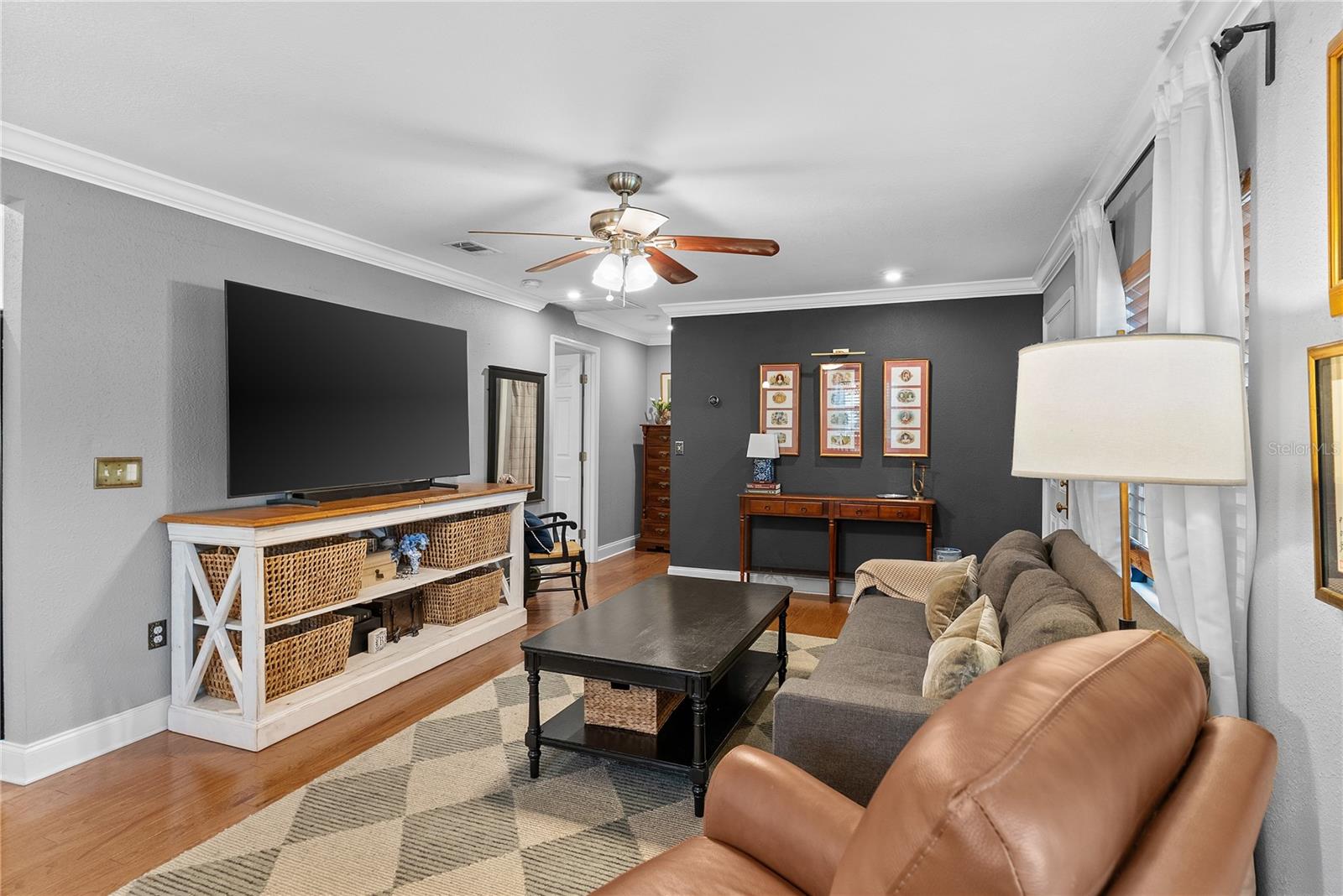 Image 7 of 38 For 1421 Hanna Avenue