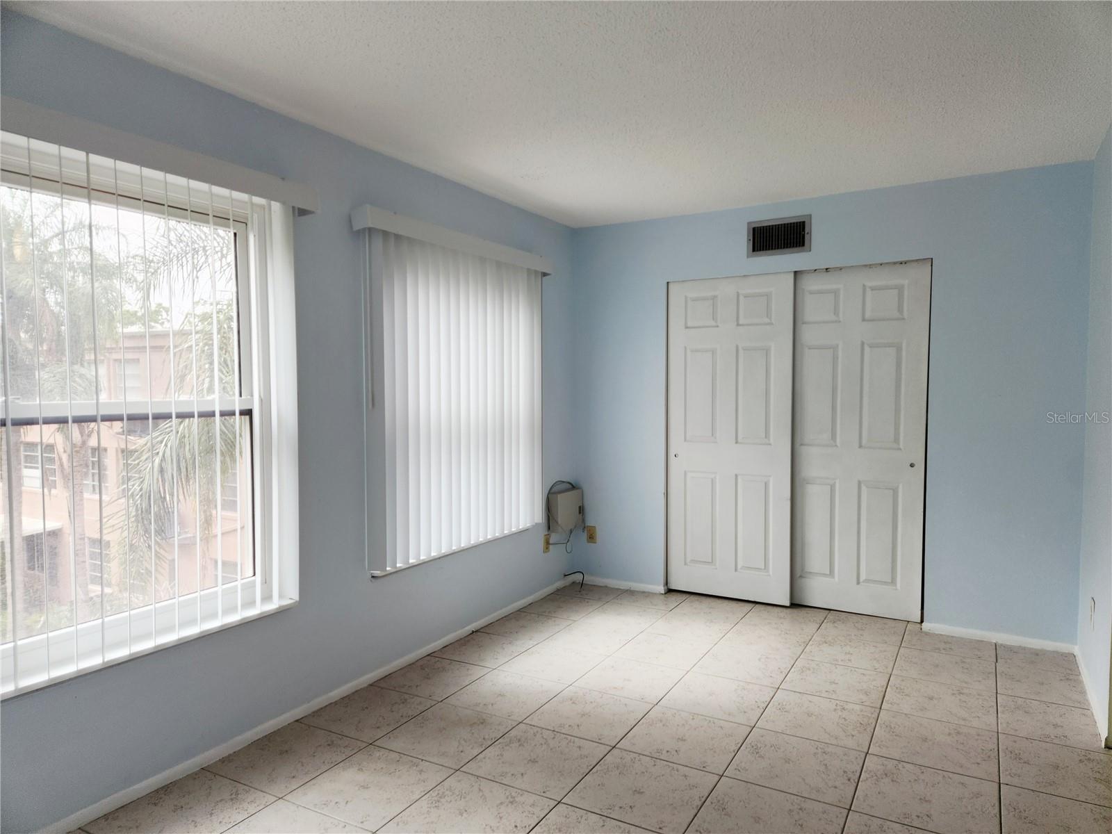 Image 13 of 25 For 2457 Ecuadorian Way 69