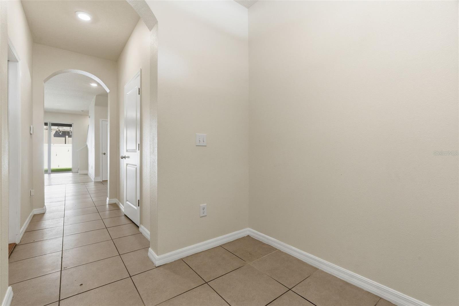 Image 7 of 47 For 424 Newmont Circle