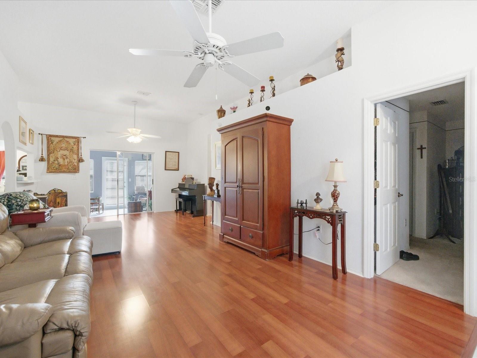 Image 7 of 35 For 4209 Avanti Circle