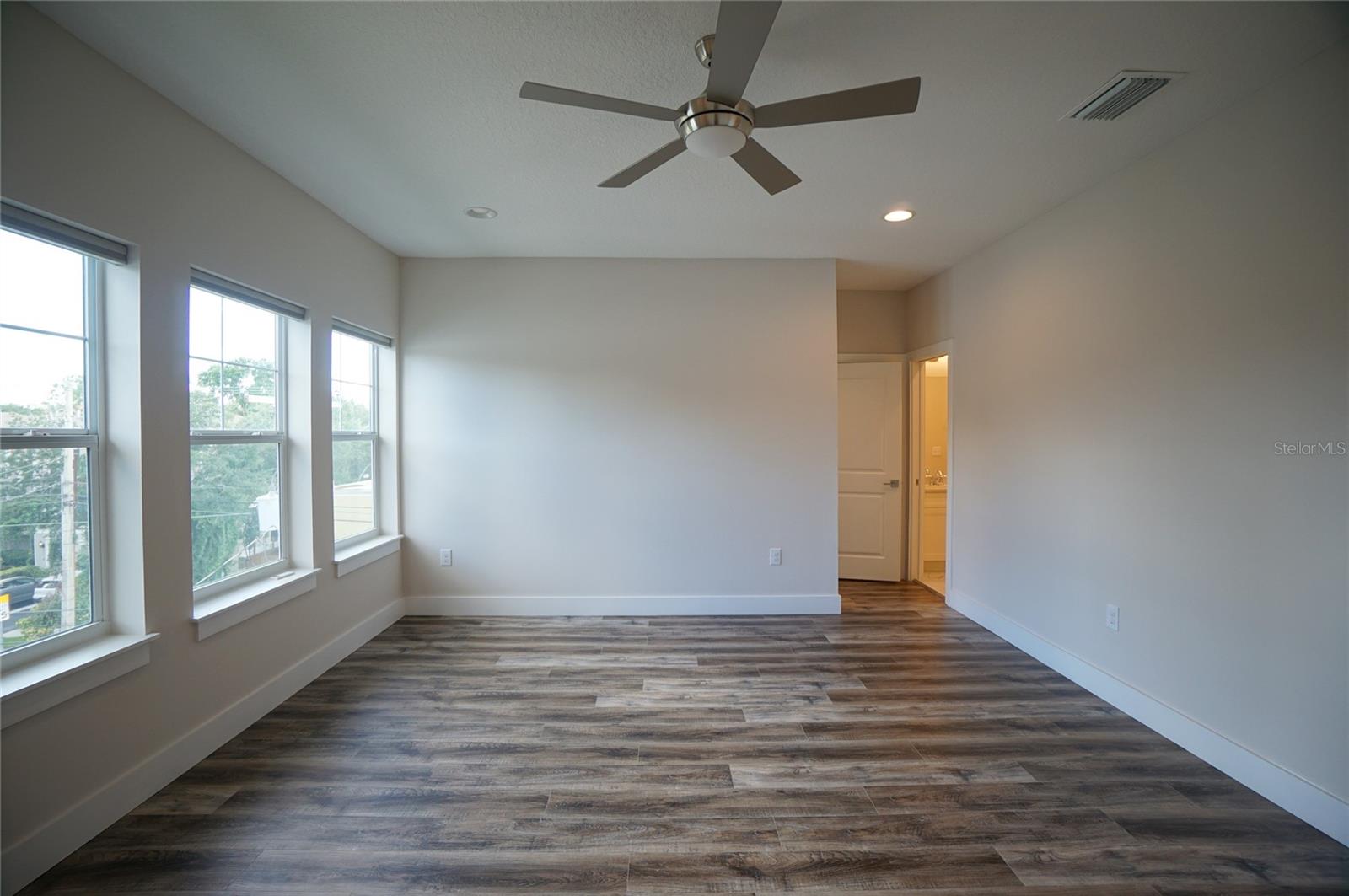 Image 17 of 29 For 3124 Azeele Street 4