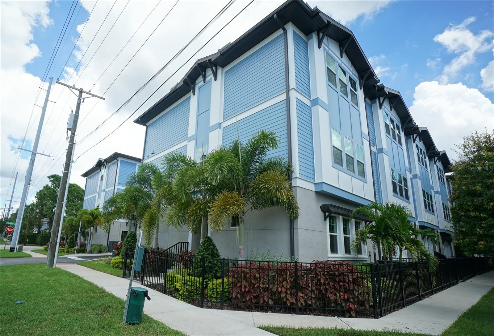 Image 2 of 29 For 3124 Azeele Street 4