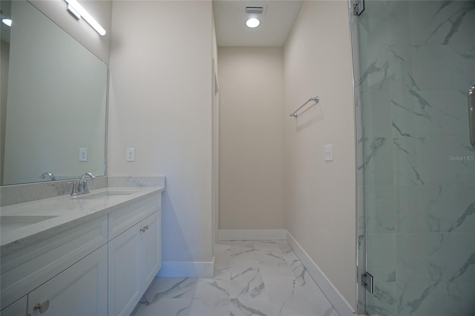 Image 21 of 29 For 3124 Azeele Street 4