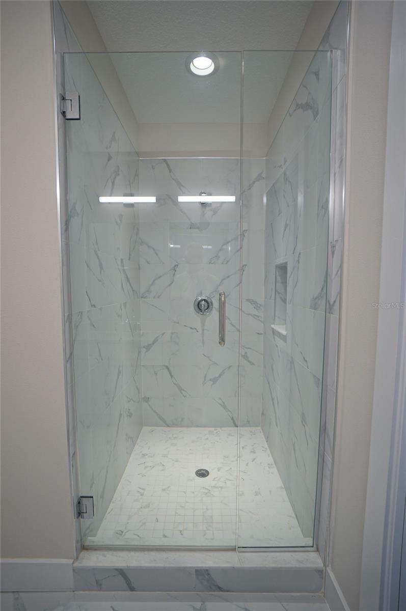 Image 23 of 29 For 3124 Azeele Street 4