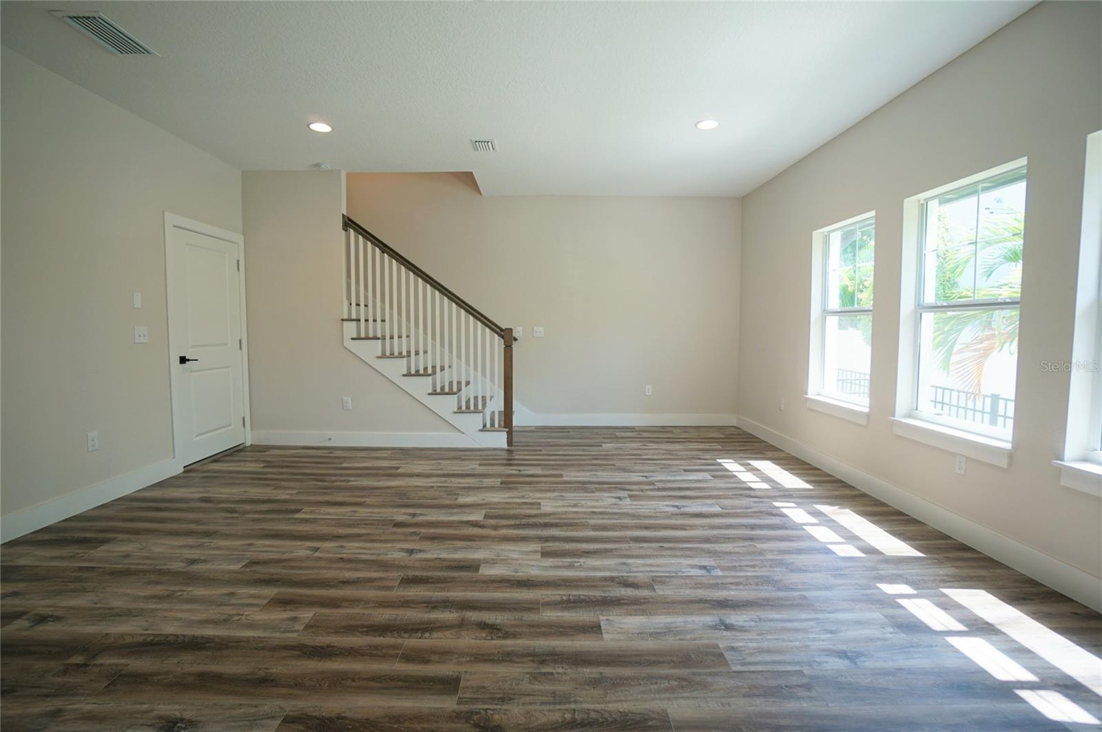 Image 5 of 29 For 3124 Azeele Street 4