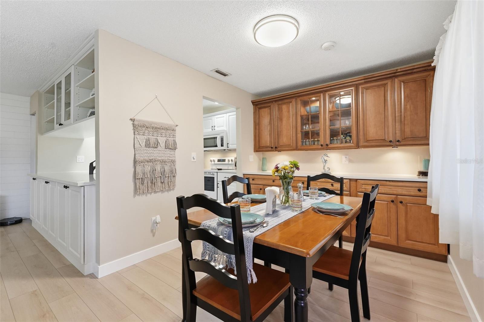 Listing photo id 10 for 1304 13th Circle Se 110