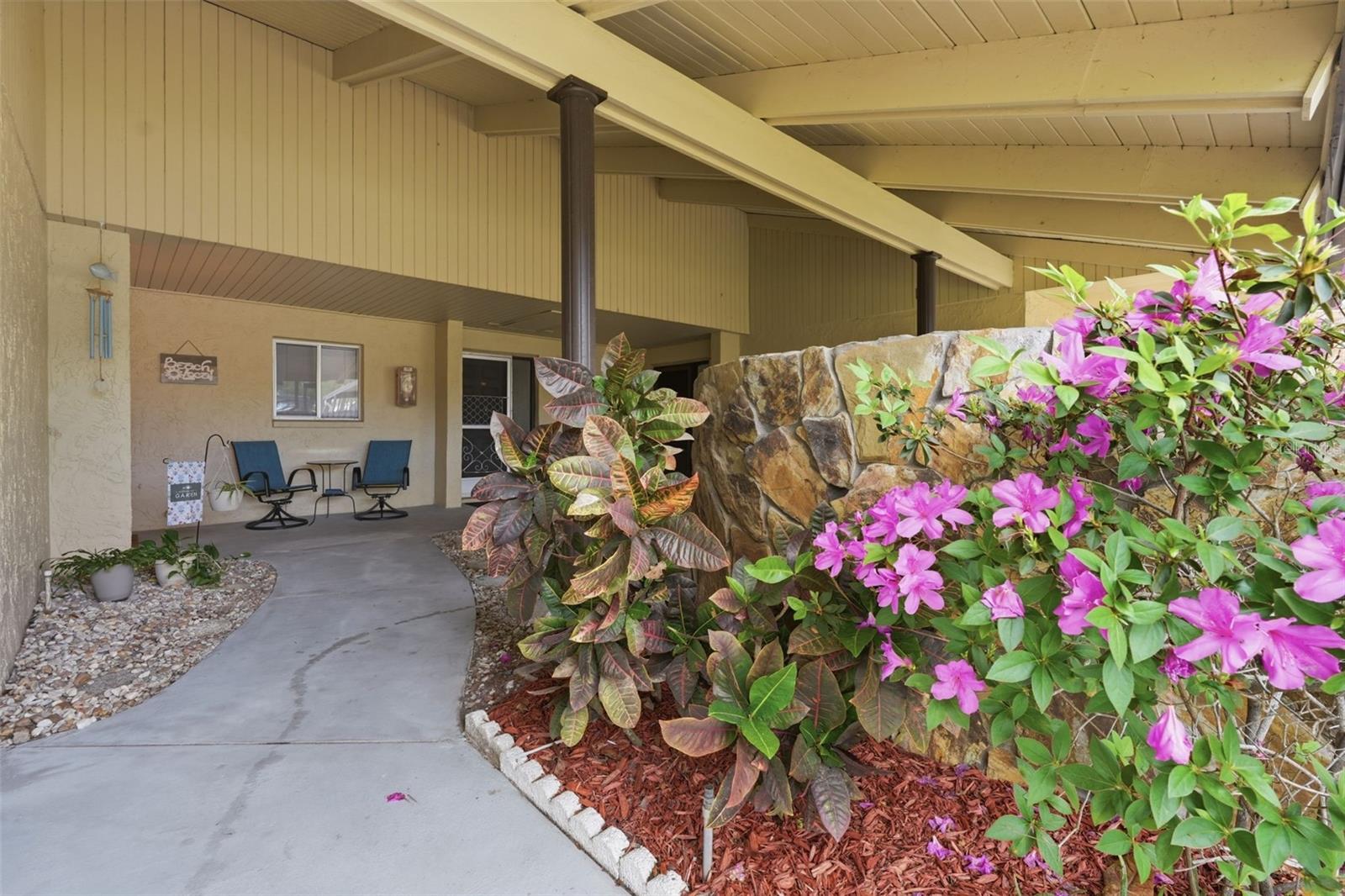 Listing photo id 0 for 1304 13th Circle Se 110