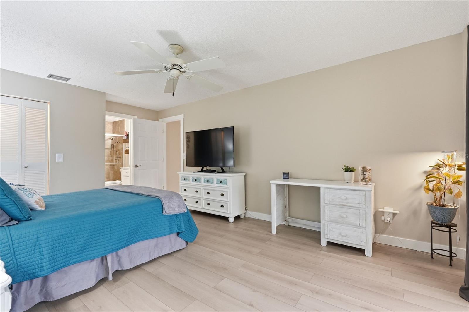 Listing photo id 18 for 1304 13th Circle Se 110