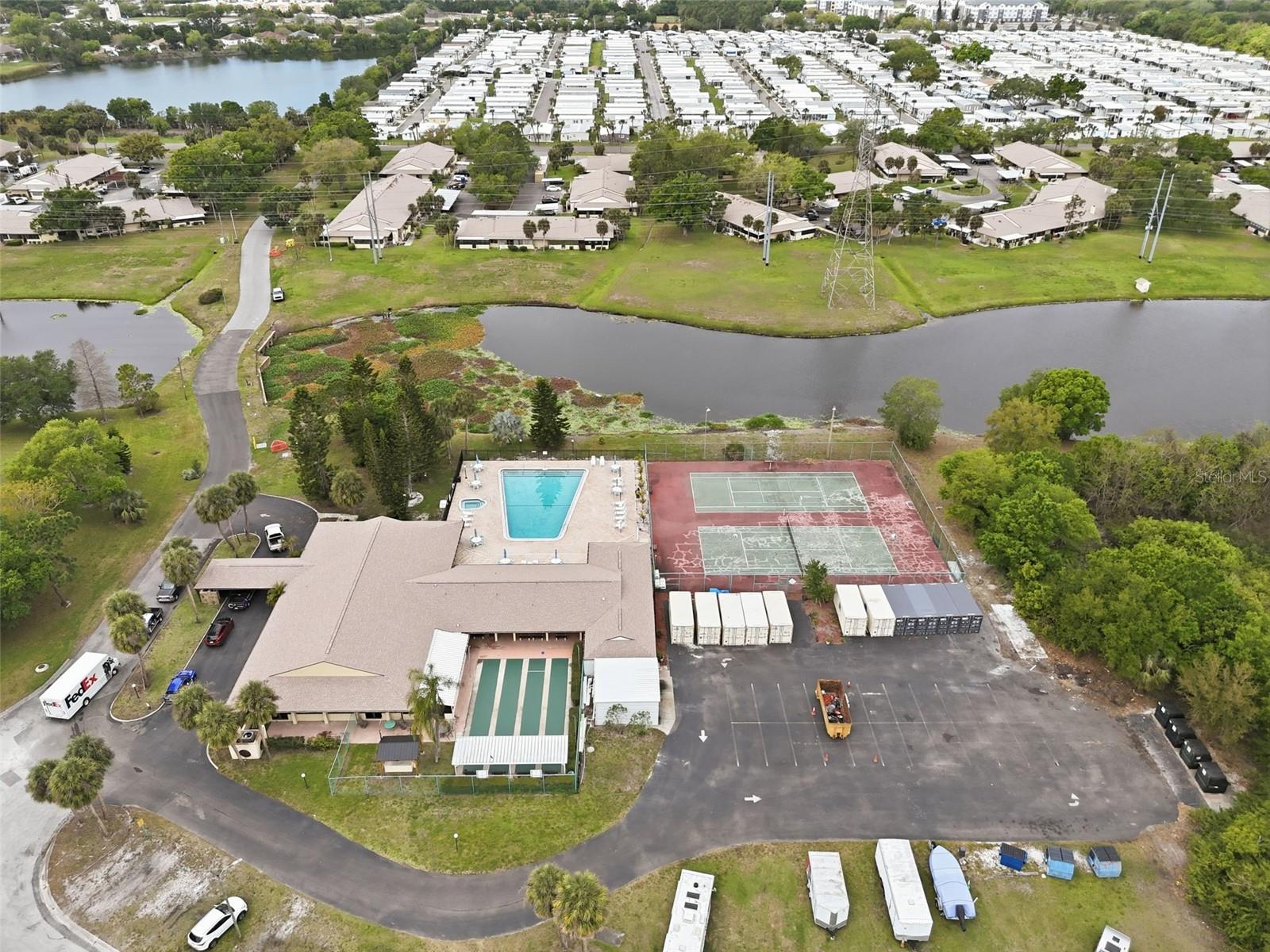 Listing photo id 28 for 1304 13th Circle Se 110