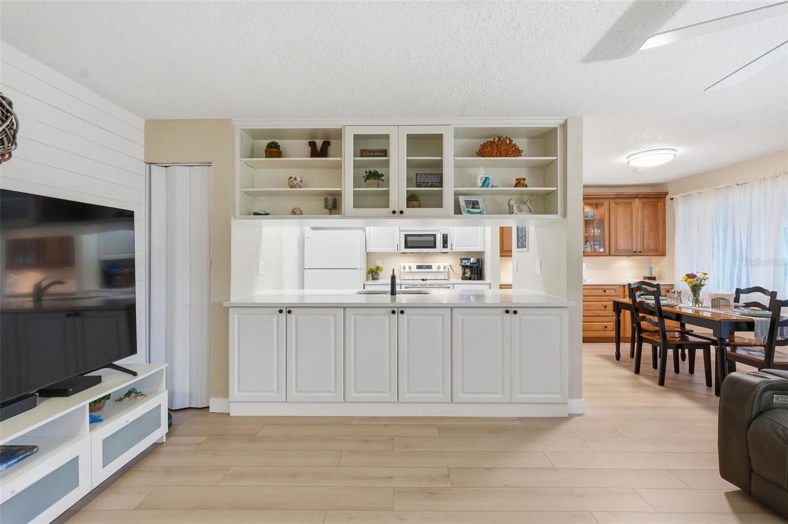 Listing photo id 5 for 1304 13th Circle Se 110