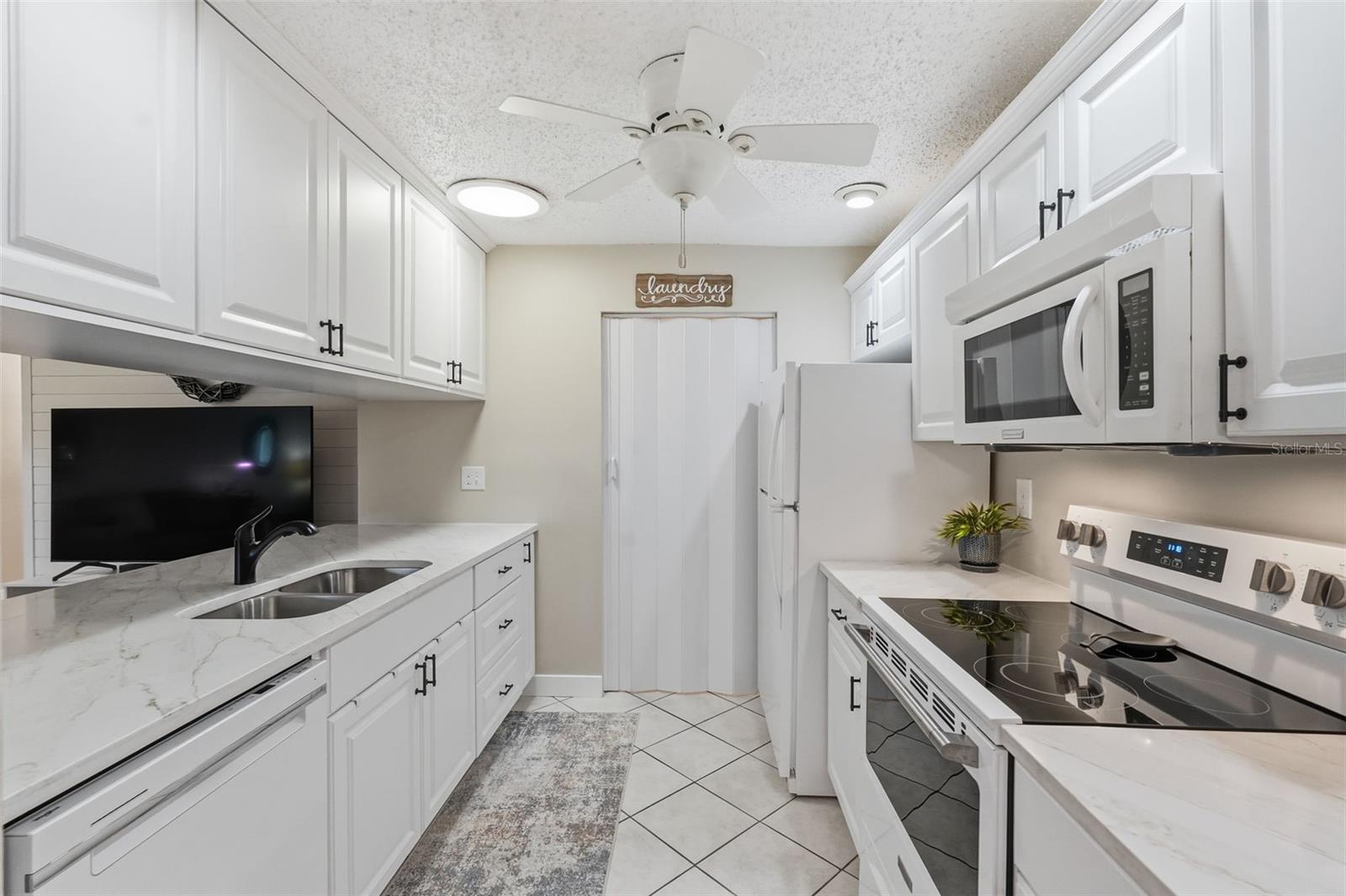 Listing photo id 6 for 1304 13th Circle Se 110