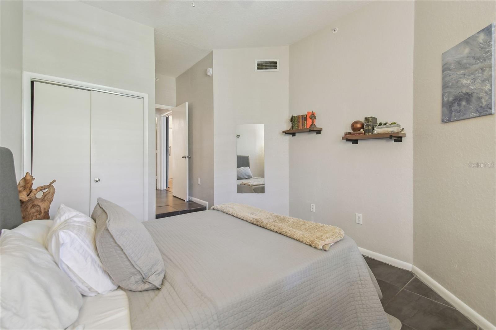 Image 14 of 27 For 2440 Horatio Street 1031