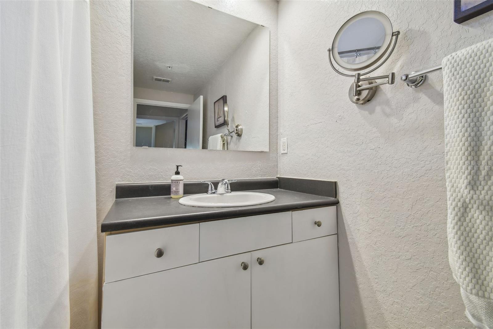 Image 17 of 27 For 2440 Horatio Street 1031