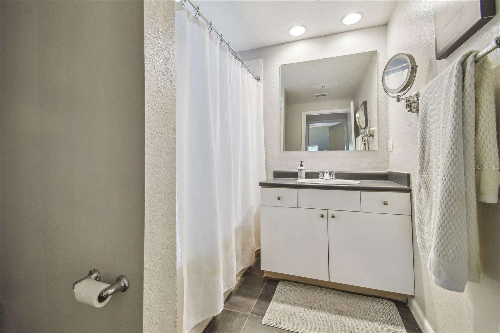 Image 18 of 27 For 2440 Horatio Street 1031