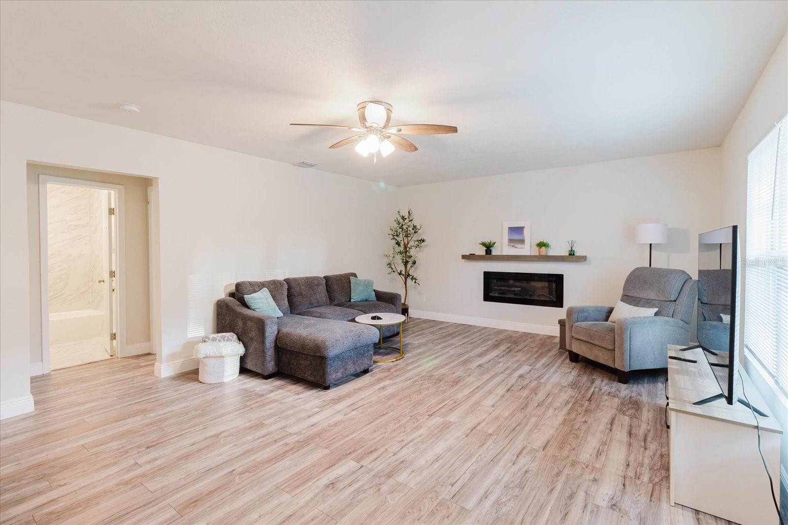 Image 10 of 60 For 7800 Washington Street