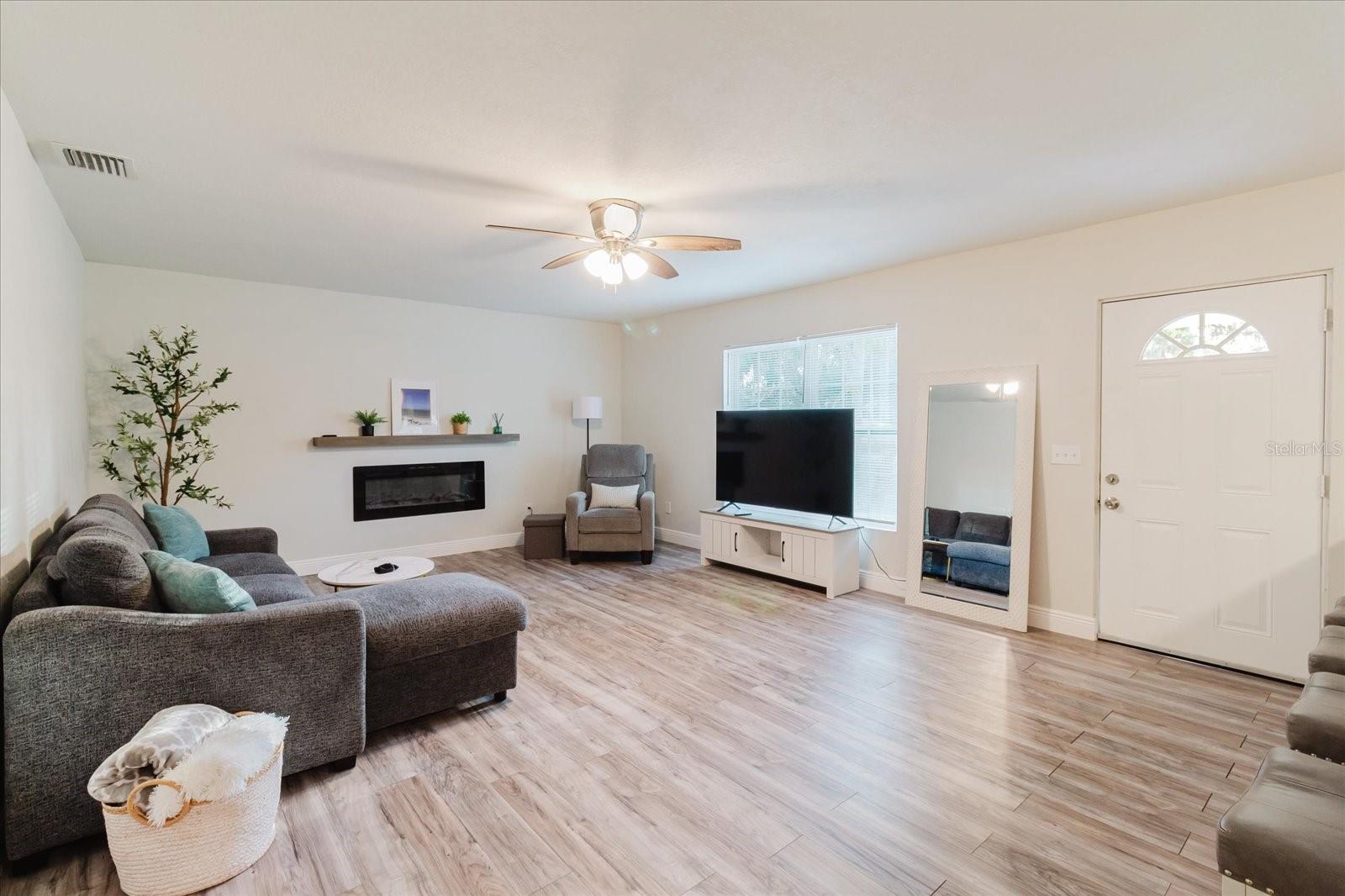 Image 11 of 60 For 7800 Washington Street