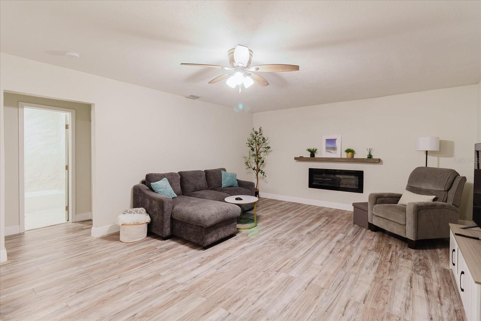 Image 14 of 60 For 7800 Washington Street