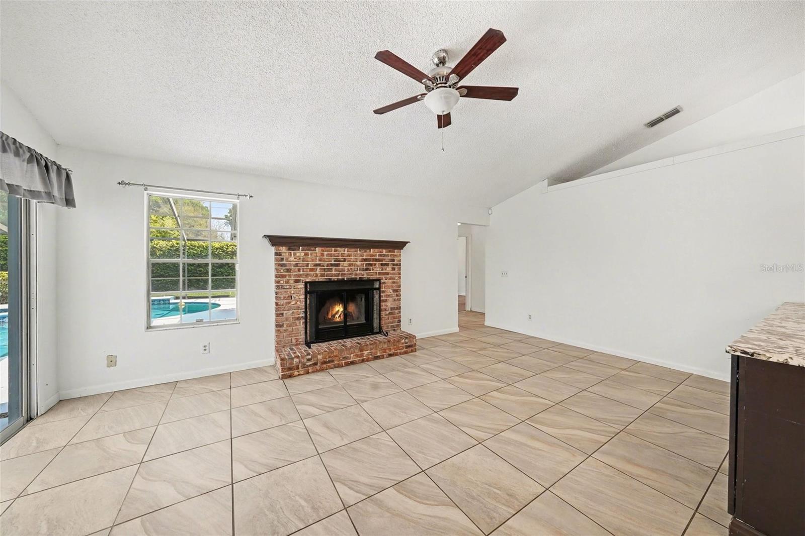 Listing photo id 10 for 6202 Boone Drive