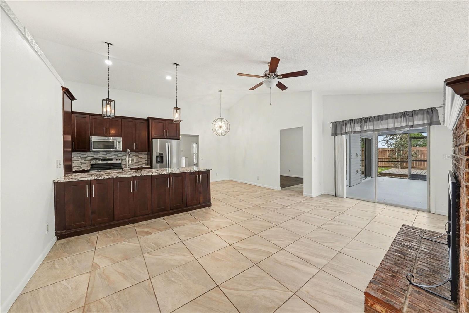 Listing photo id 12 for 6202 Boone Drive