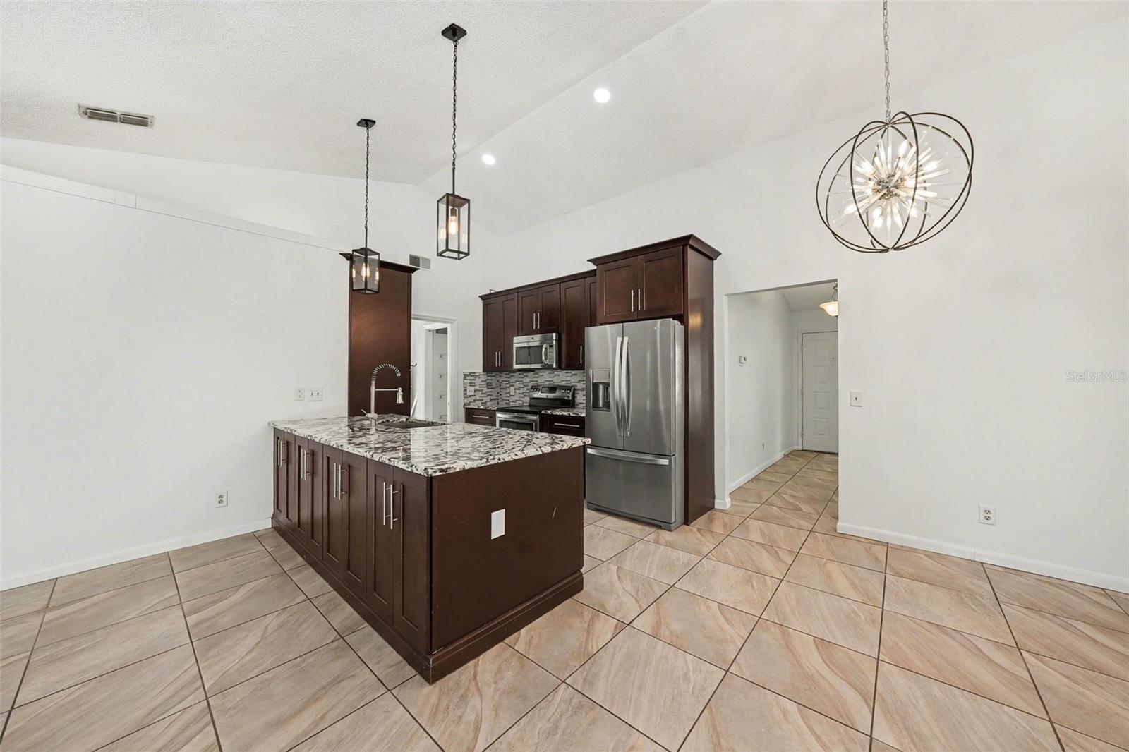 Listing photo id 13 for 6202 Boone Drive